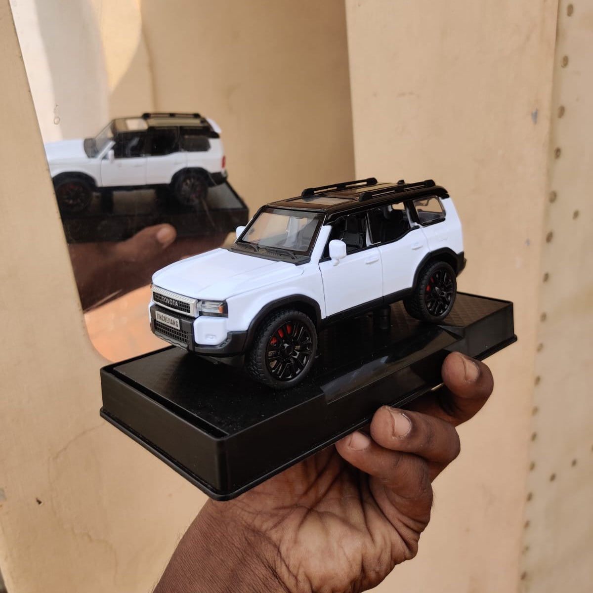 Toyota Land Cruiser Prado Diecast Metal SUV Model | Pullback with Sound & Light Scale 1:32