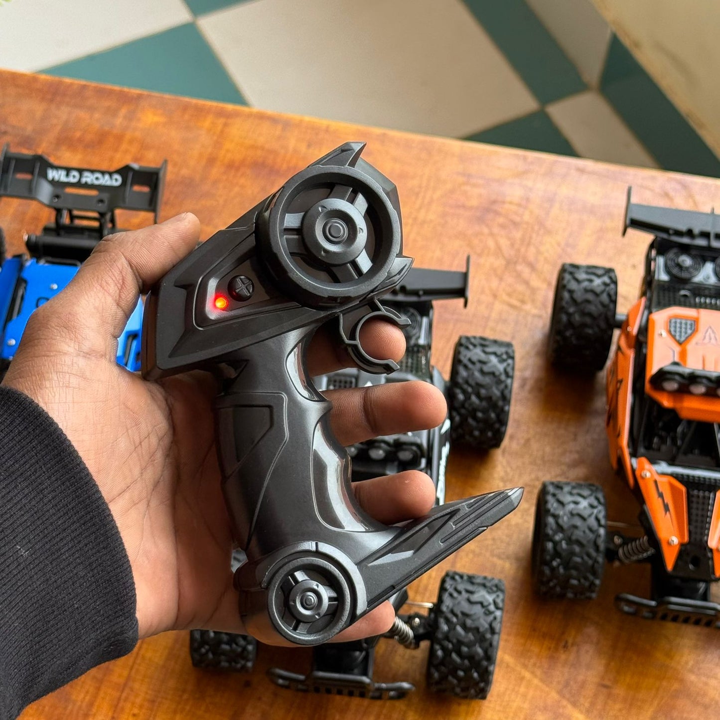 Buggy Off Road Remote control metal body car with Rechargable Battery