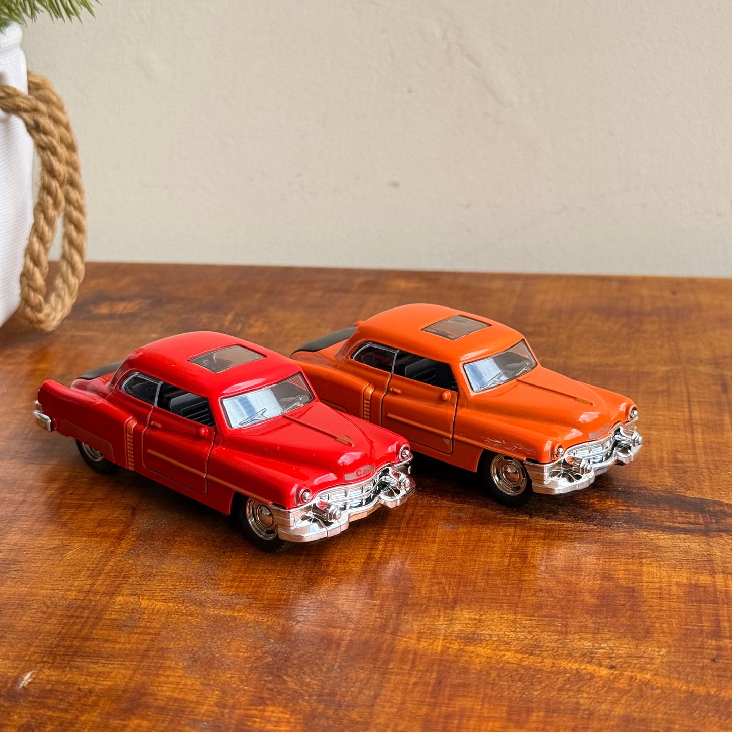 General motors 1953 Cadillac Series 62 Coupe Classic Die-Cast Toy Car
