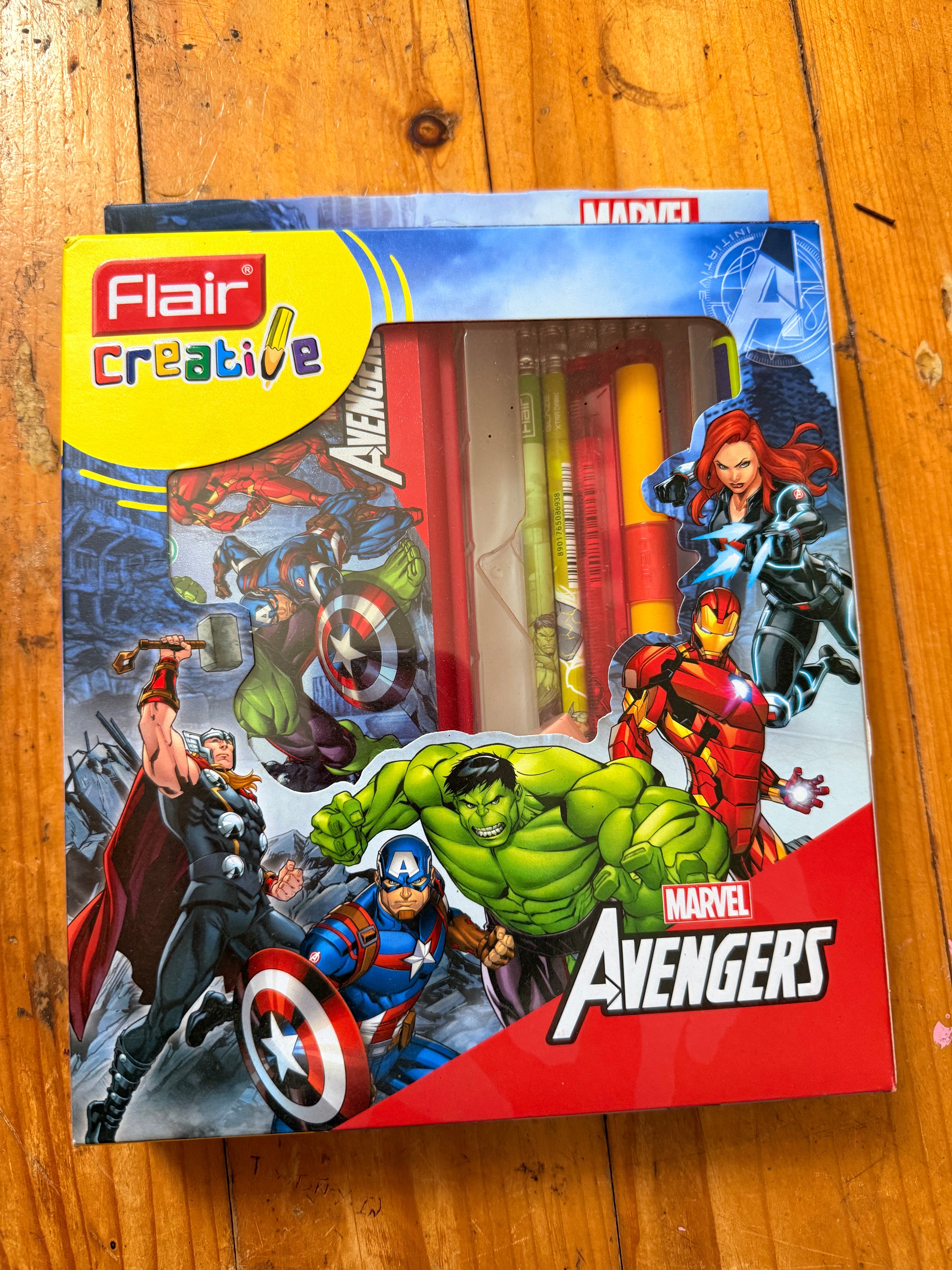 10 Pieces Flair Creative - Marvel Avengers Kit Pencil Box Combo