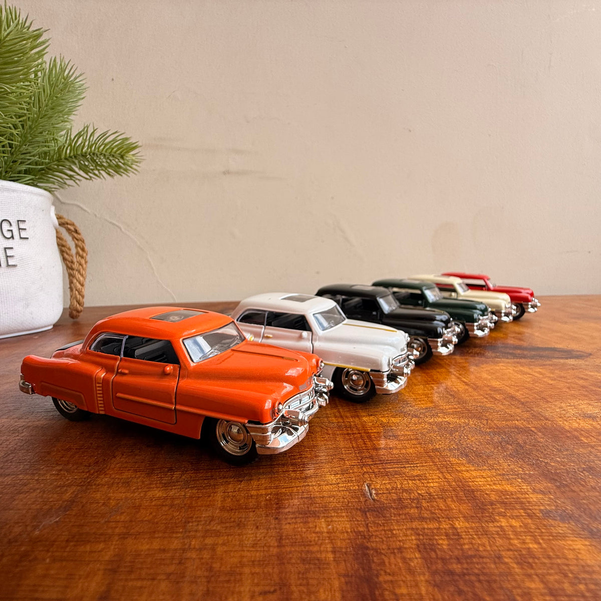 General motors 1953 Cadillac Series 62 Coupe Classic Die-Cast Toy Car