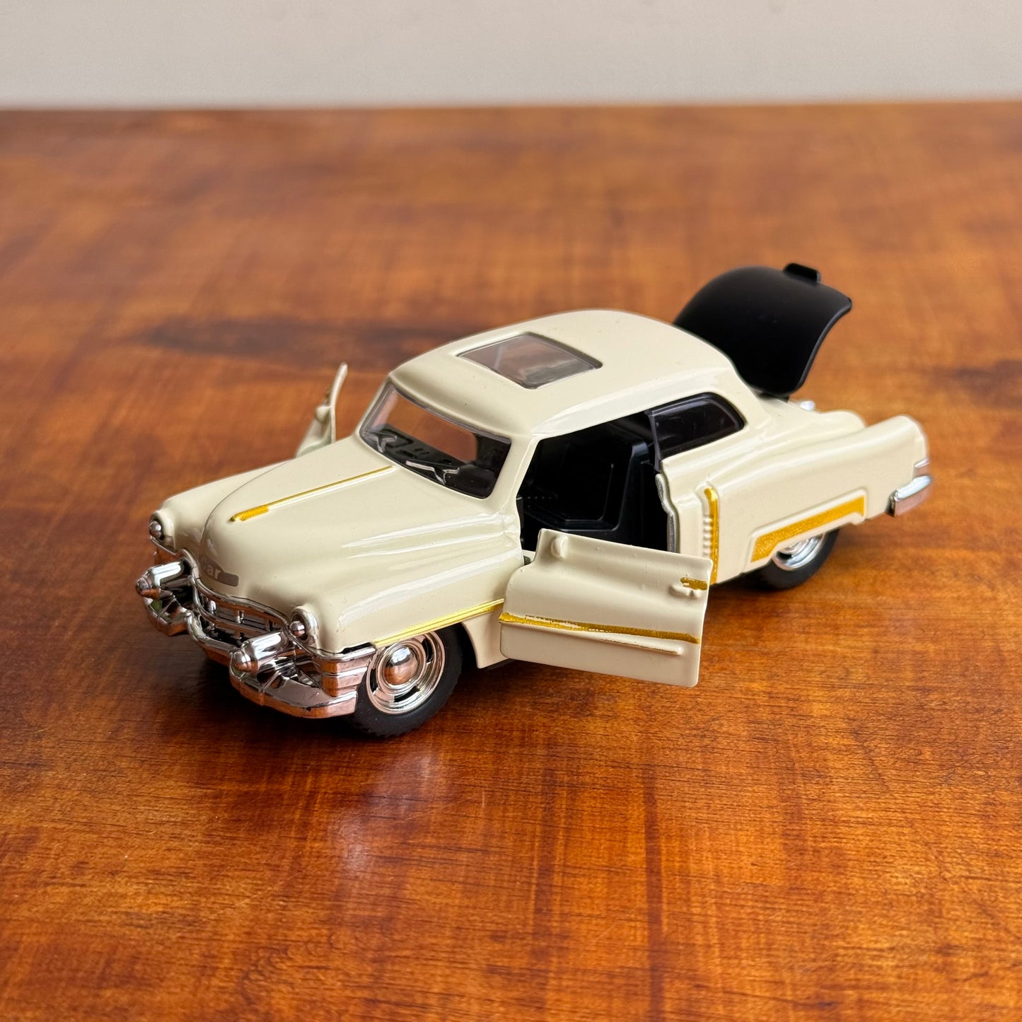 General motors 1953 Cadillac Series 62 Coupe Classic Die-Cast Toy Car
