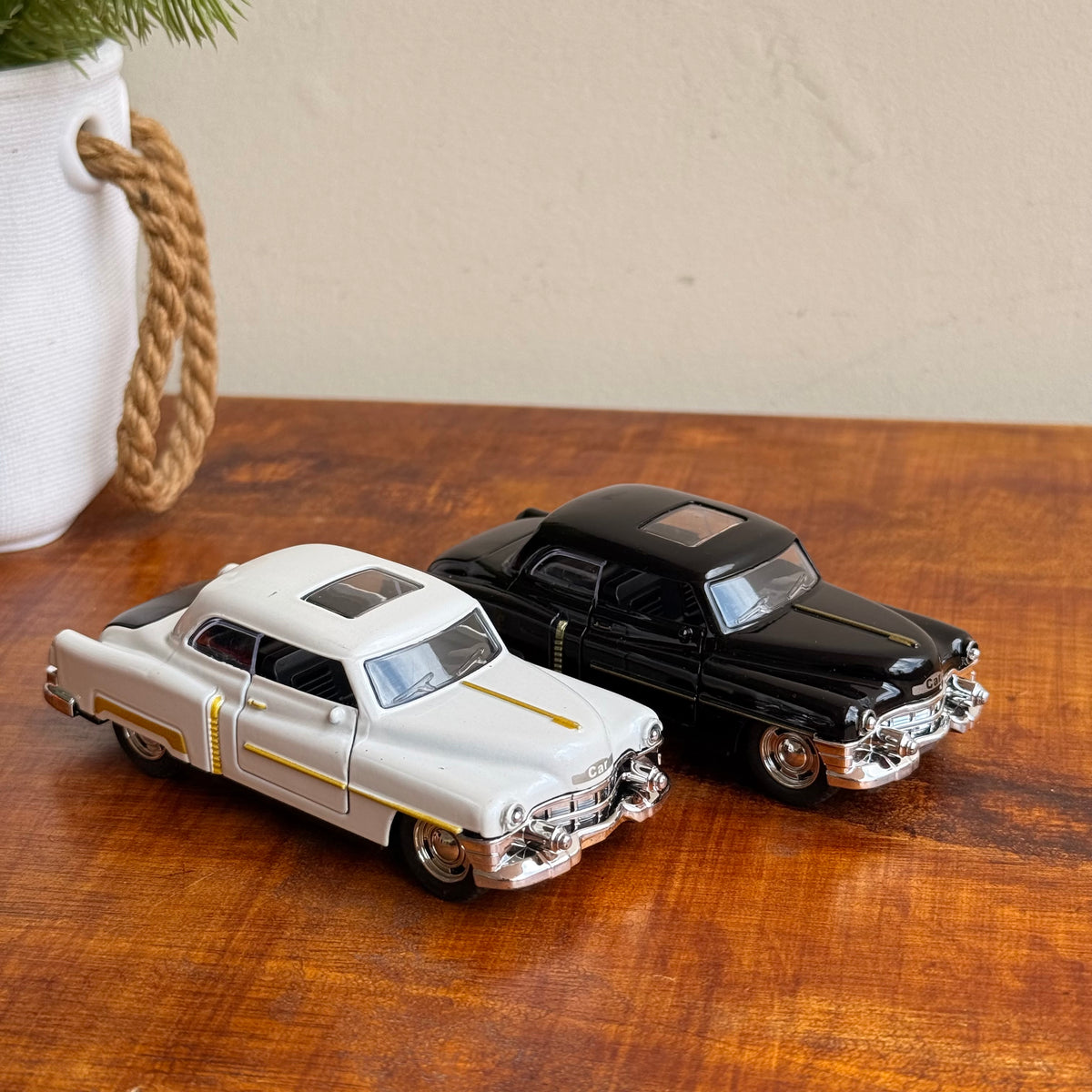 General motors 1953 Cadillac Series 62 Coupe Classic Die-Cast Toy Car