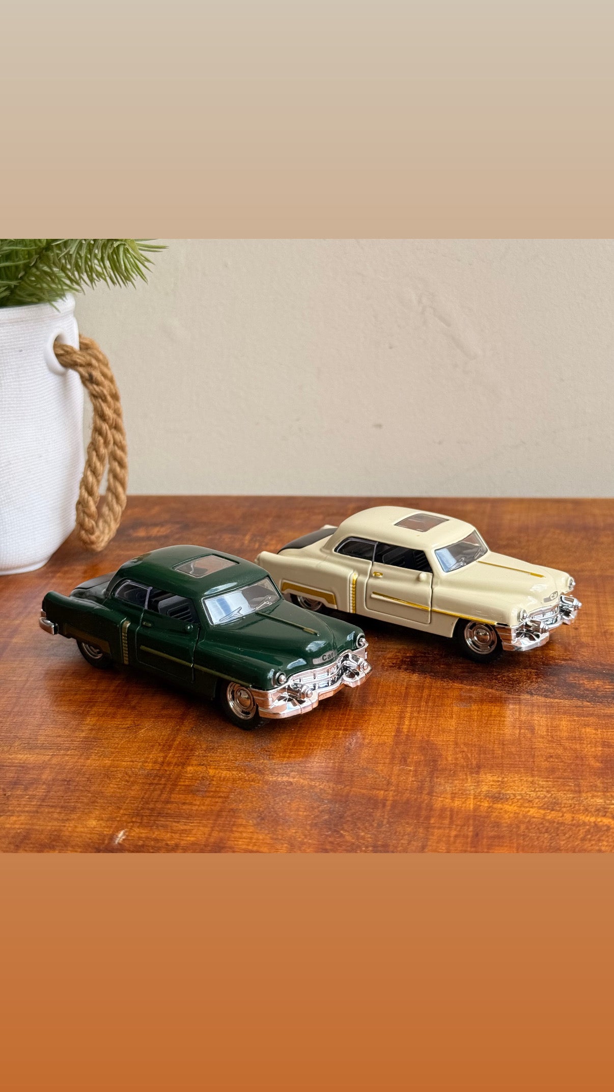 General motors 1953 Cadillac Series 62 Coupe Classic Die-Cast Toy Car