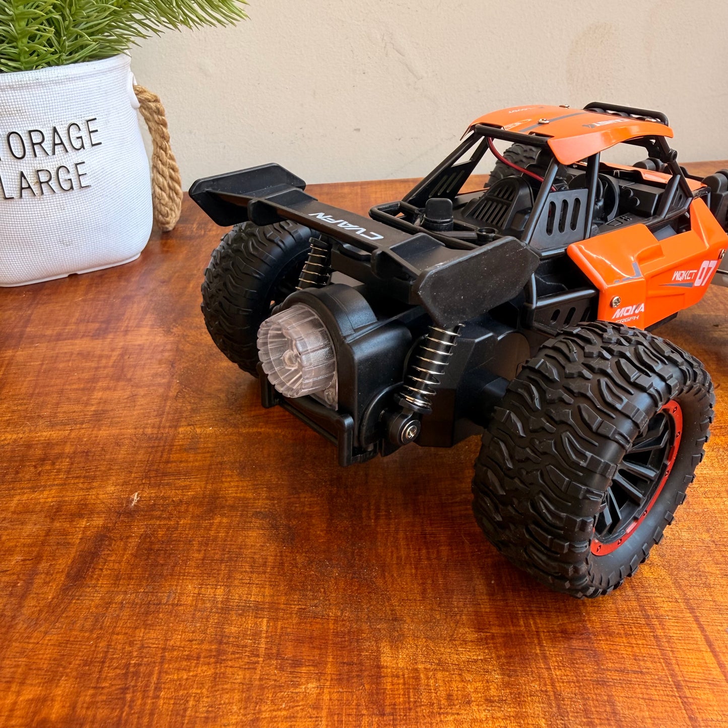Moka 1:16 Buggy Off Road Remote control metal body car with Rechargable Battery with smoke
