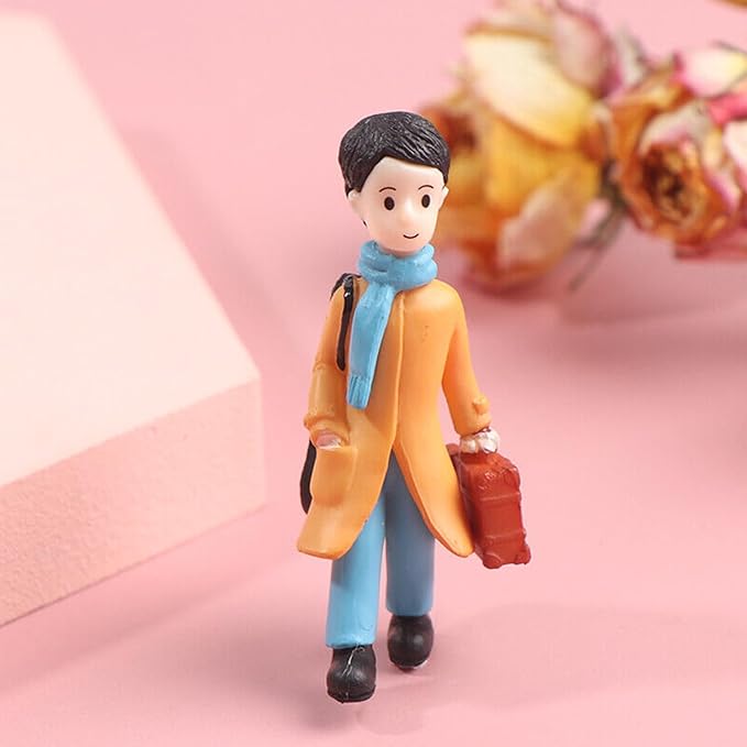 Romantic Winter Couple Statue Miniature Toys