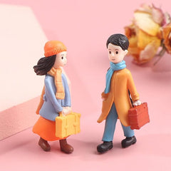 Romantic Winter Couple Statue Miniature Toys