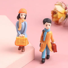 Romantic Winter Couple Statue Miniature Toys