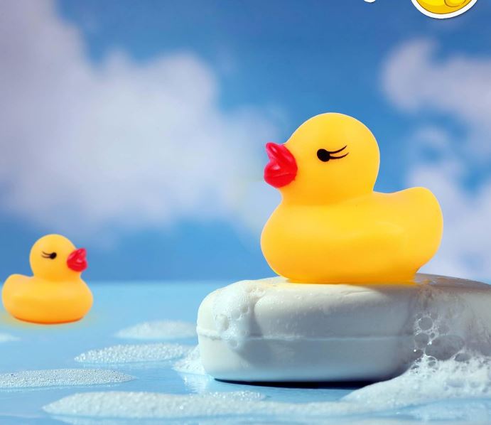 Squeezy Chu Chu Ducks, Duck Family, Bath Toy with Sound (Yellow, Set of 4)