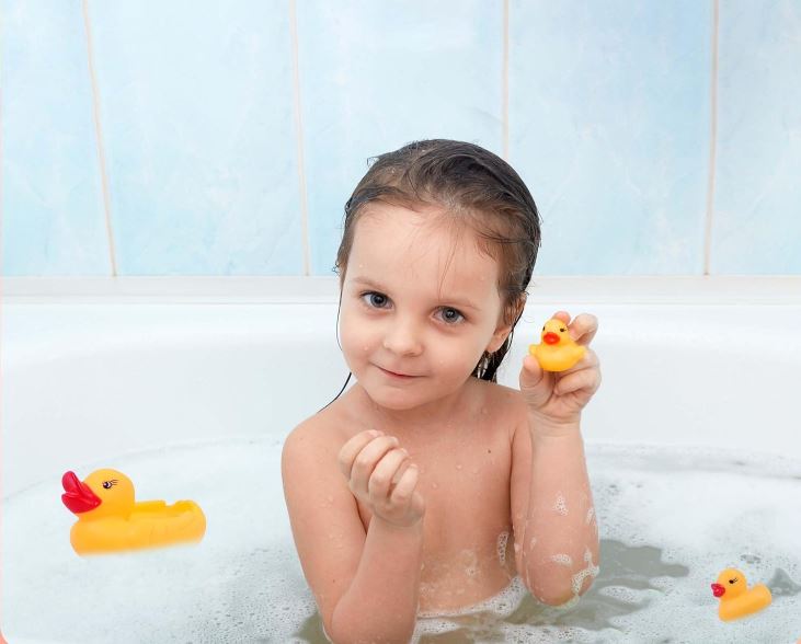 Squeezy Chu Chu Ducks, Duck Family, Bath Toy with Sound (Yellow, Set of 4)