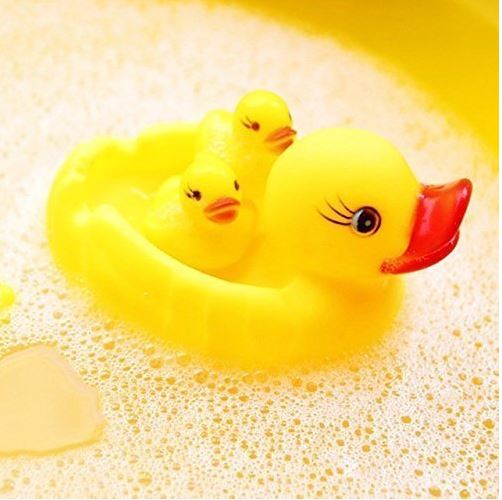 Squeezy Chu Chu Ducks, Duck Family, Bath Toy with Sound (Yellow, Set of 4)