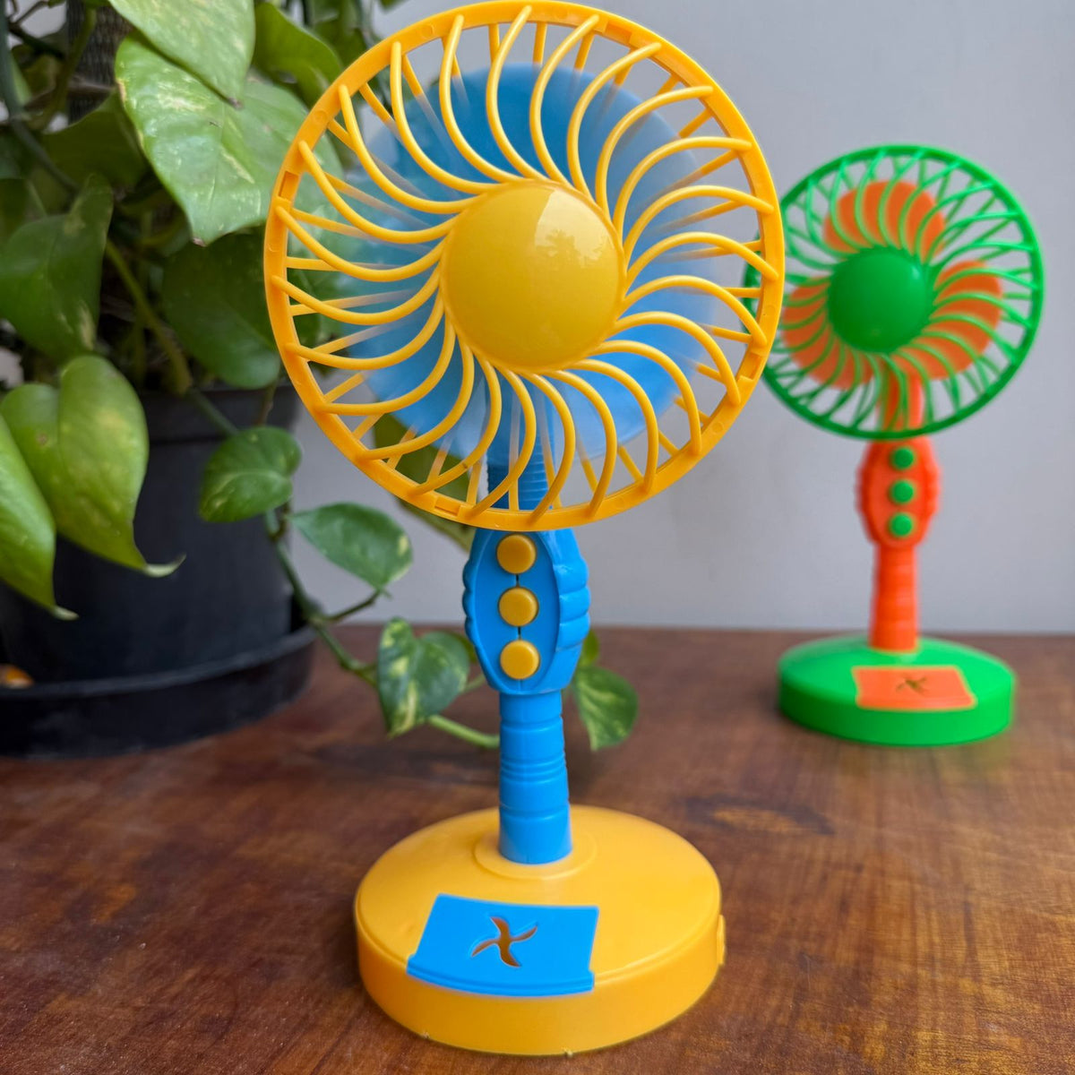 Table Fan Miniature With Roatating Head 1 speed -Battery Operated (Not Included)
