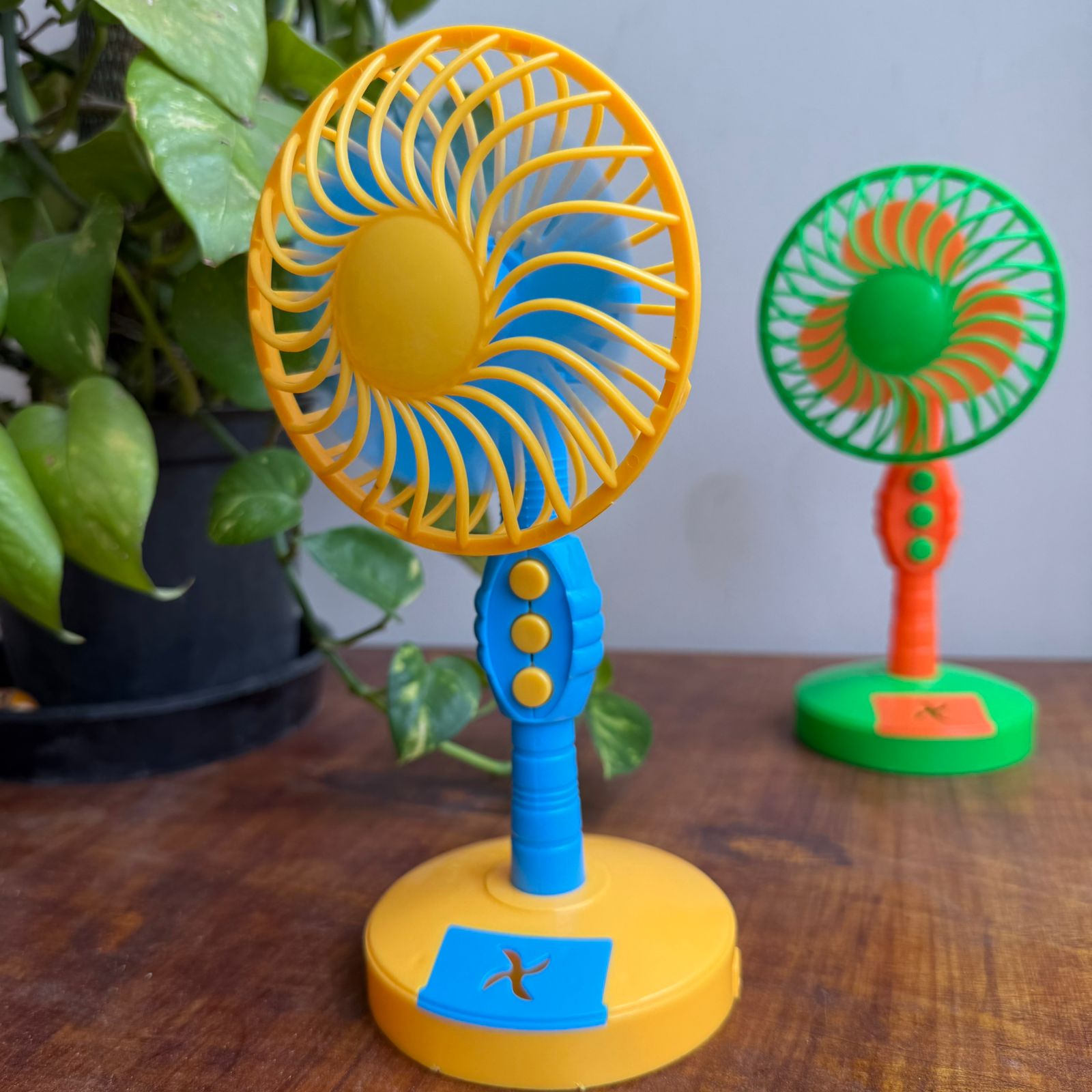 Table Fan Miniature With Roatating Head 1 speed -Battery Operated (Not Included)