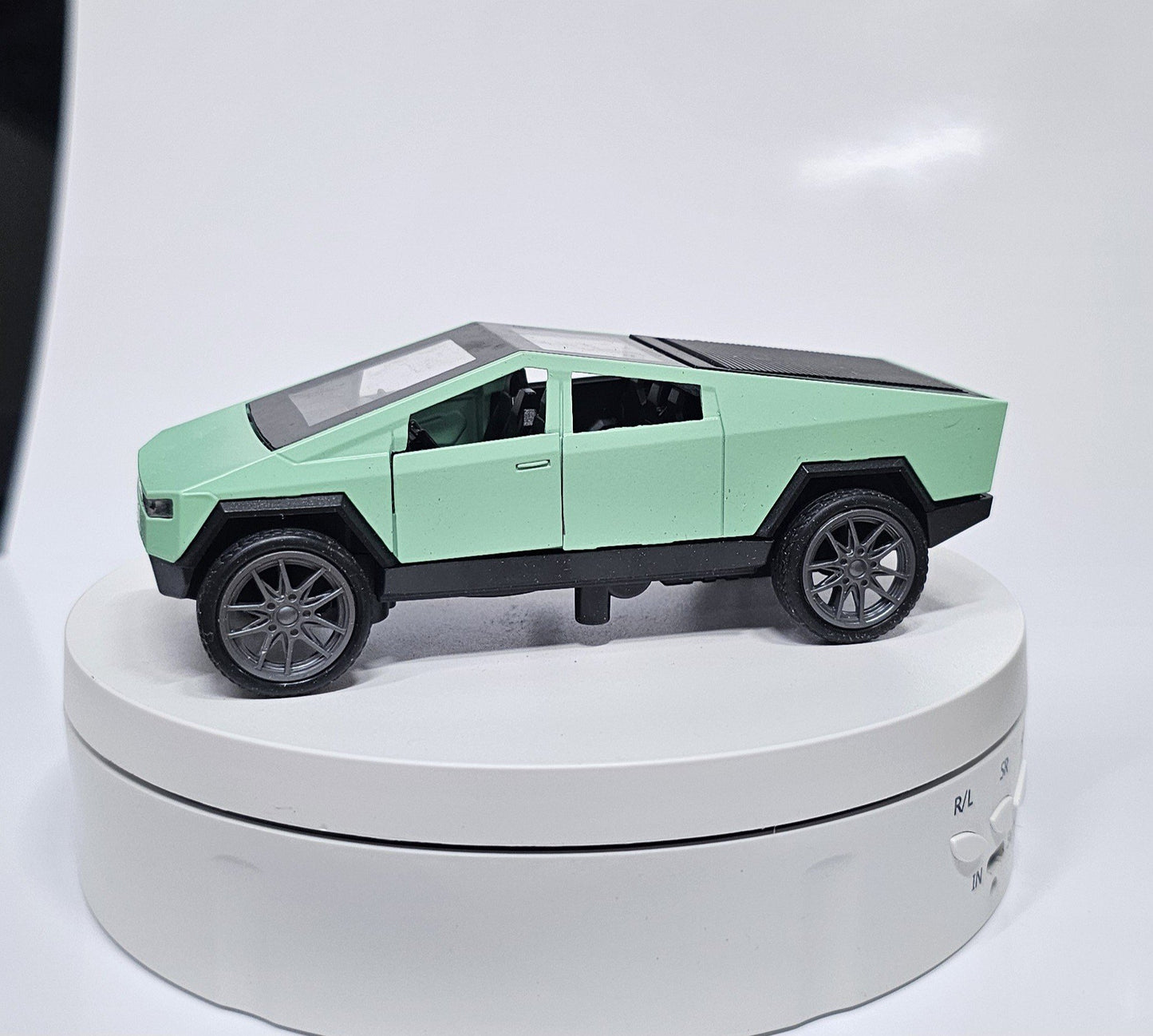 Tesla - 1:36 Scale Die Cast Tesla Pull Back Car
