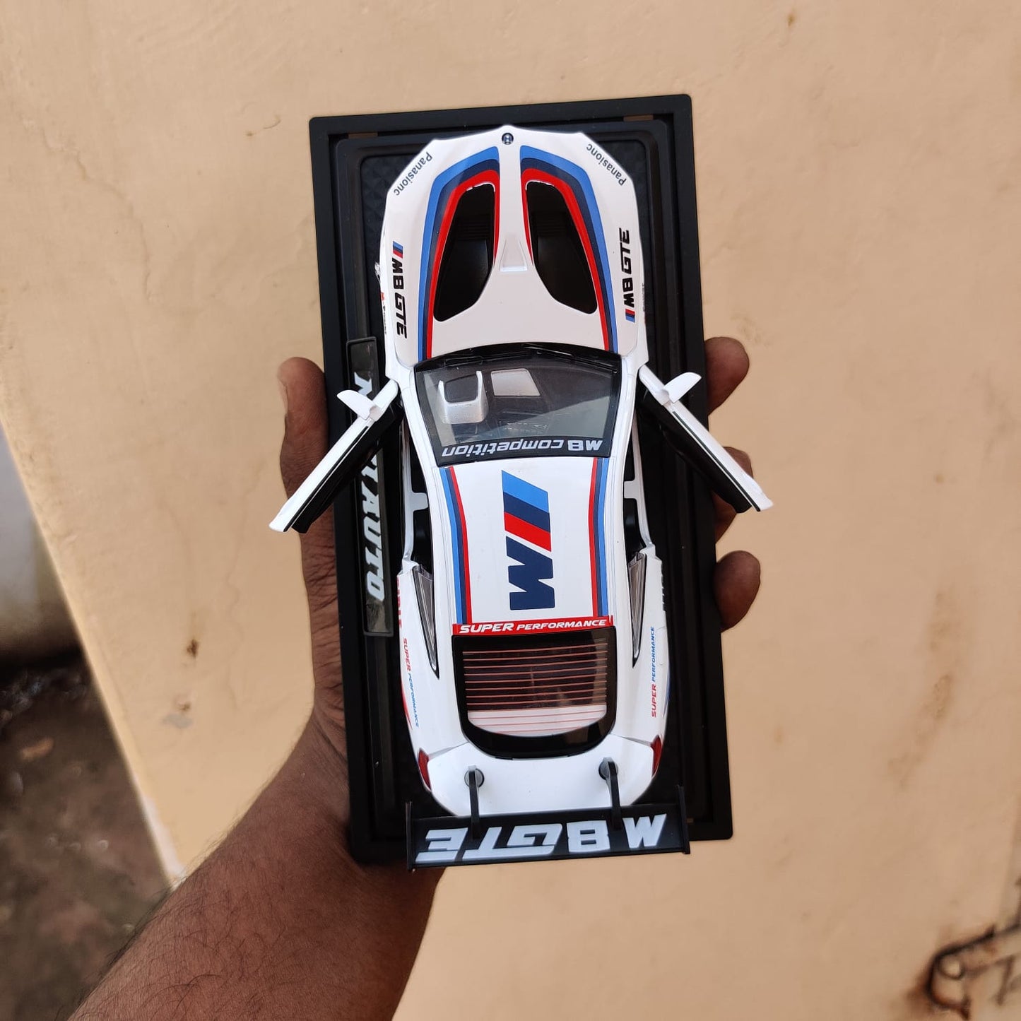 White Mercedes BMW -AMG GT3 1:32 scale die-cast model